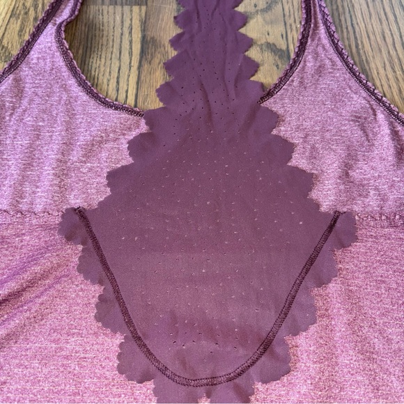 Lululemon Athletica Women’s 105 Singlet SE Lasercut Heathered BordeauxDrama Sz 6 - Picture 10 of 11